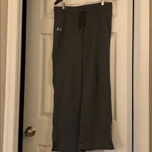 Women’s medium Under Armour jogging pants